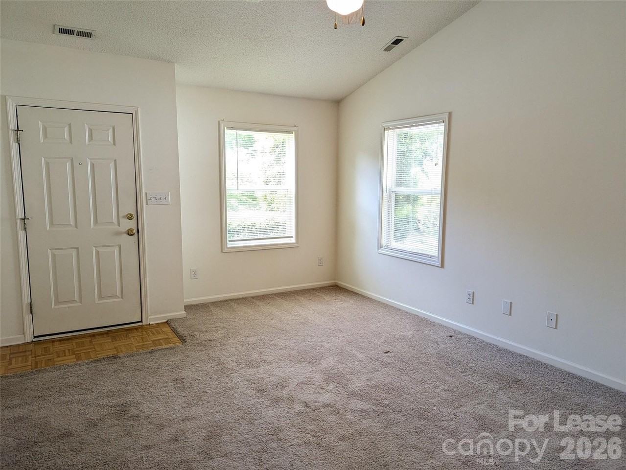 108 Bogey Ln - Photo 4 of 20