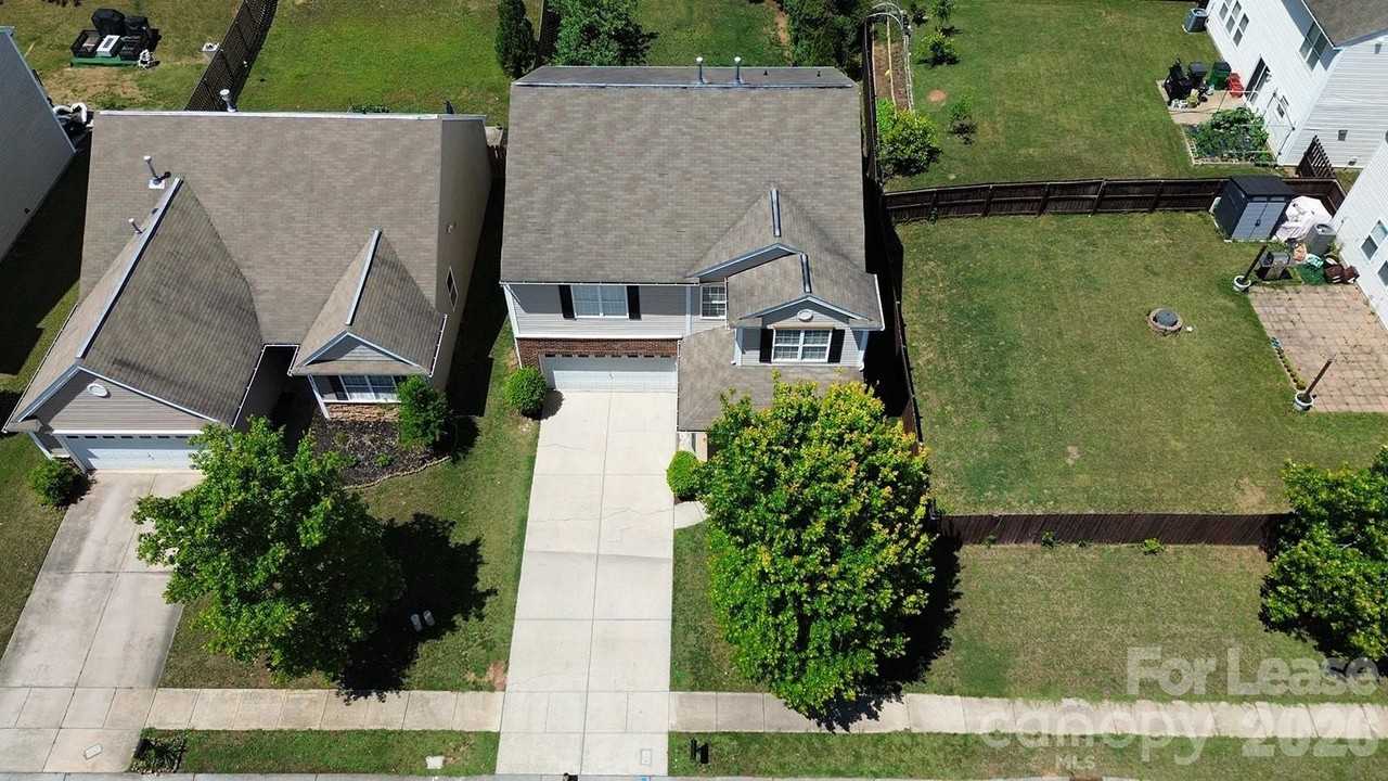 2917 Liddington Rd - Photo 4 of 44