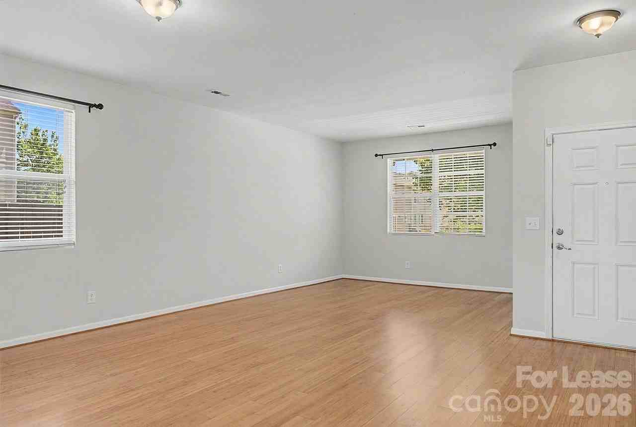 2917 Liddington Rd - Photo 5 of 44