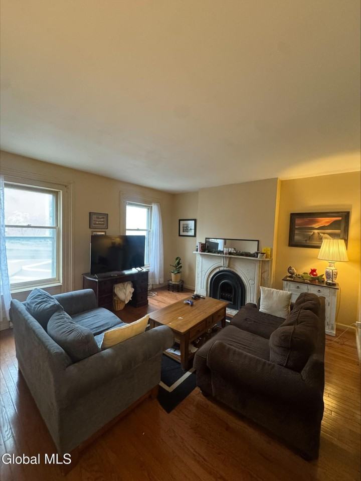 2 Madison Pl #1 - Photo 5 of 11