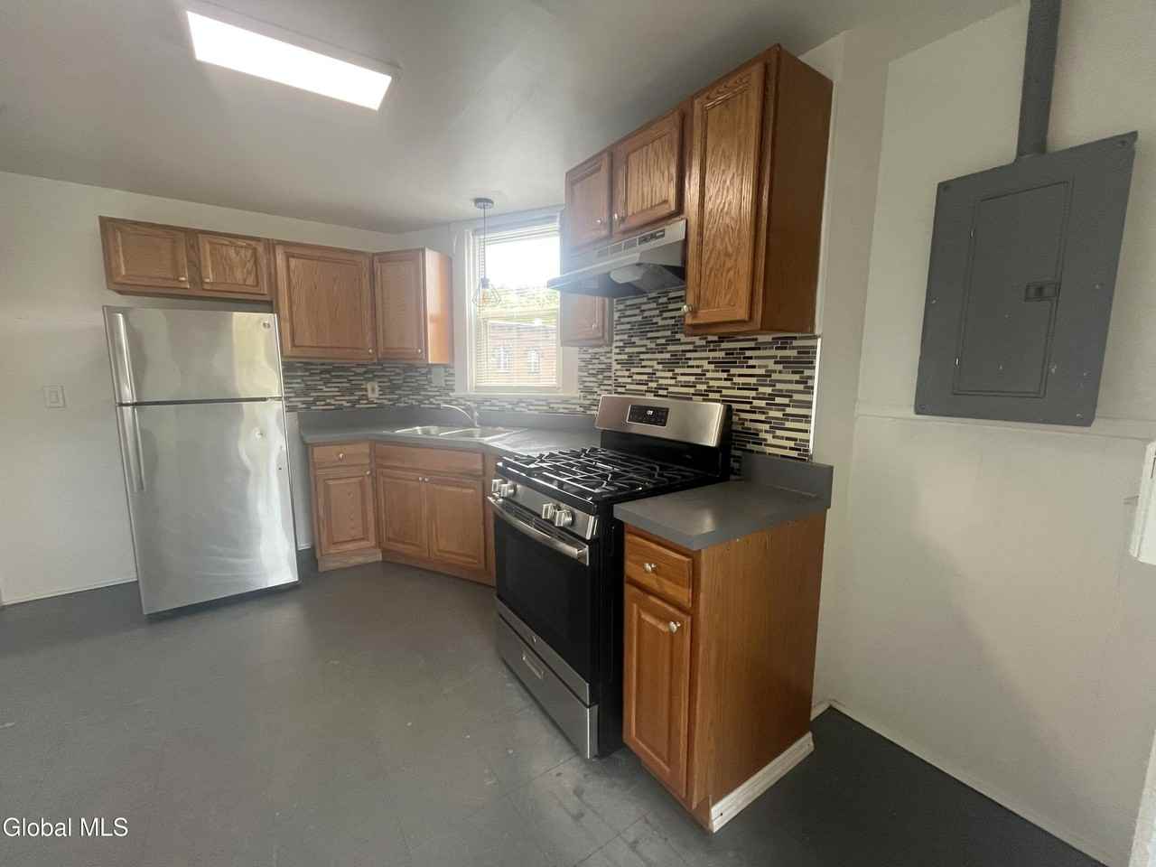 151 4th St #3A - Photo 3 of 27