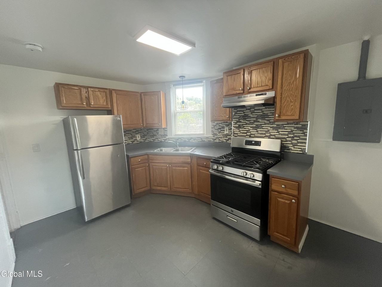 151 4th St #3A - Photo 4 of 27
