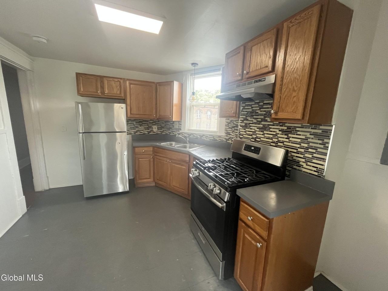 151 4th St #3A - Photo 5 of 27