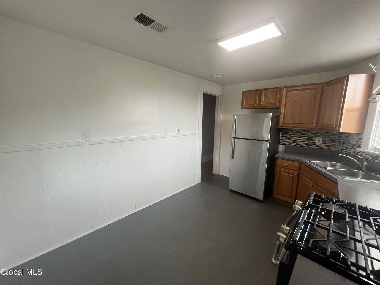 151 4th St #3A - Photo 6 of 27