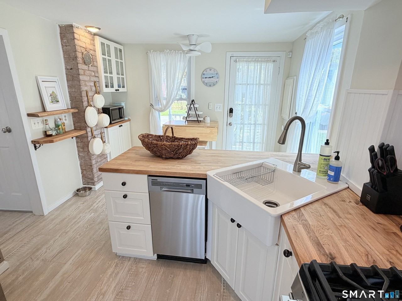 19 Willow St - Photo 7 of 19