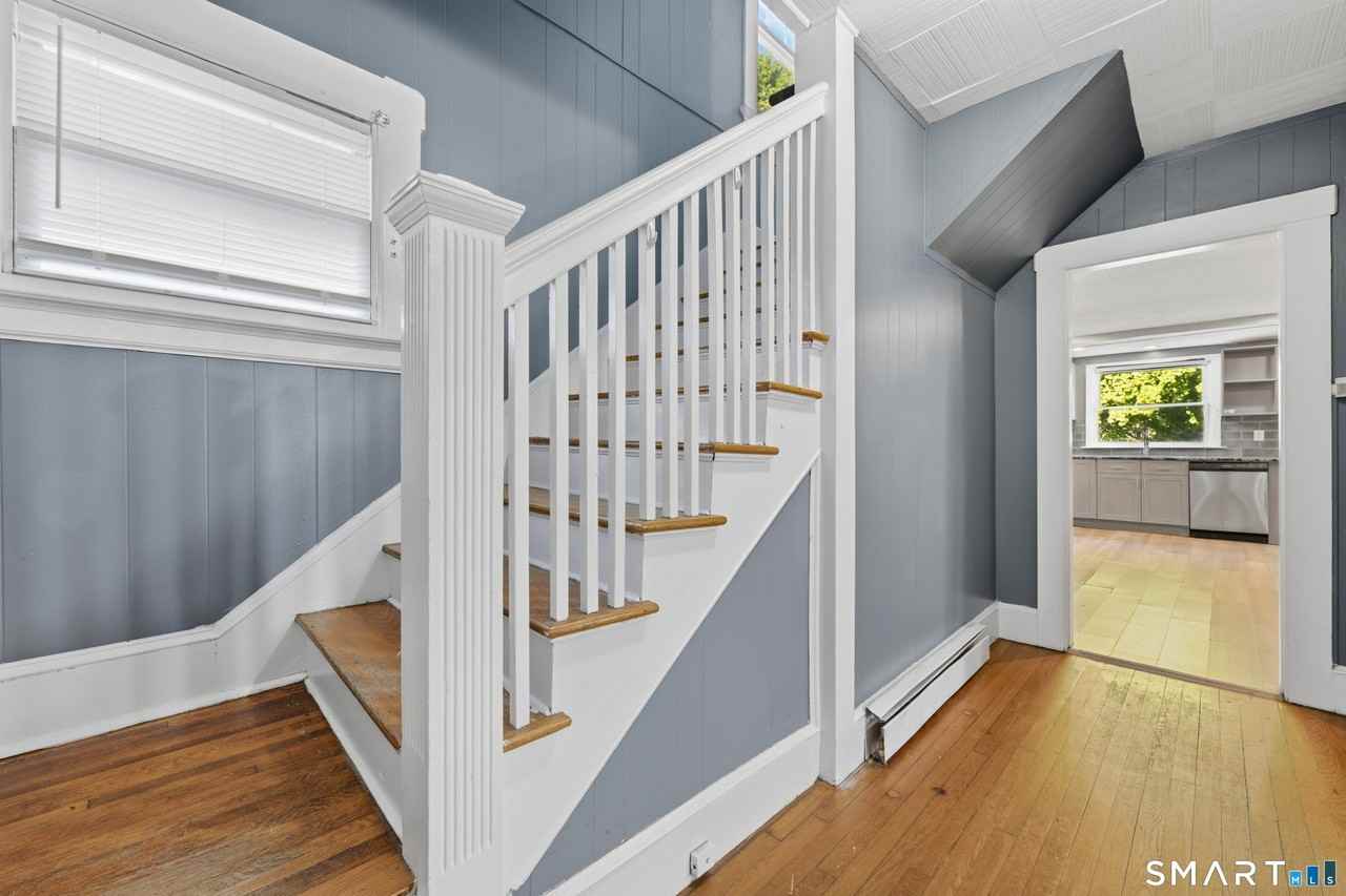 2 Oakland Ave - Photo 4 of 31