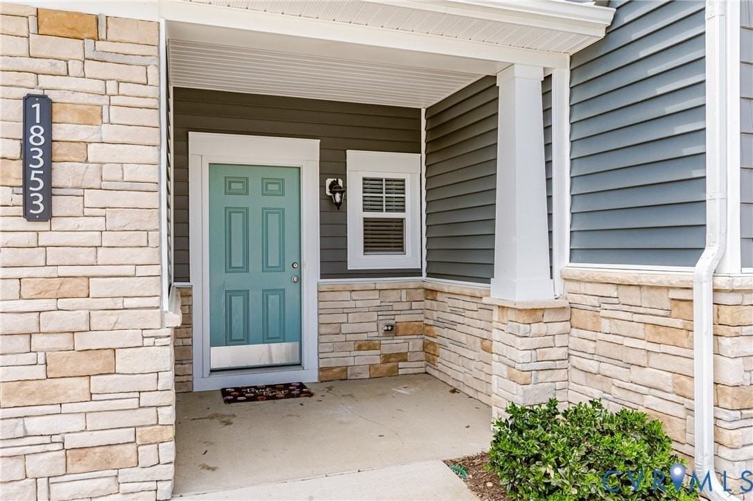 18353 Palisades Ct - Photo 3 of 49