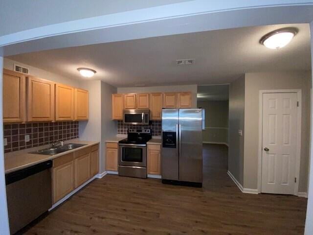 208 20th St - Photo 4 of 17