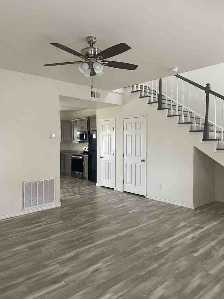 2556 Fox Pl - Photo 2 of 12