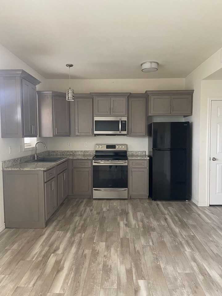 2556 Fox Pl - Photo 4 of 12