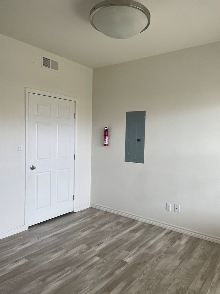 2556 Fox Pl - Photo 6 of 12