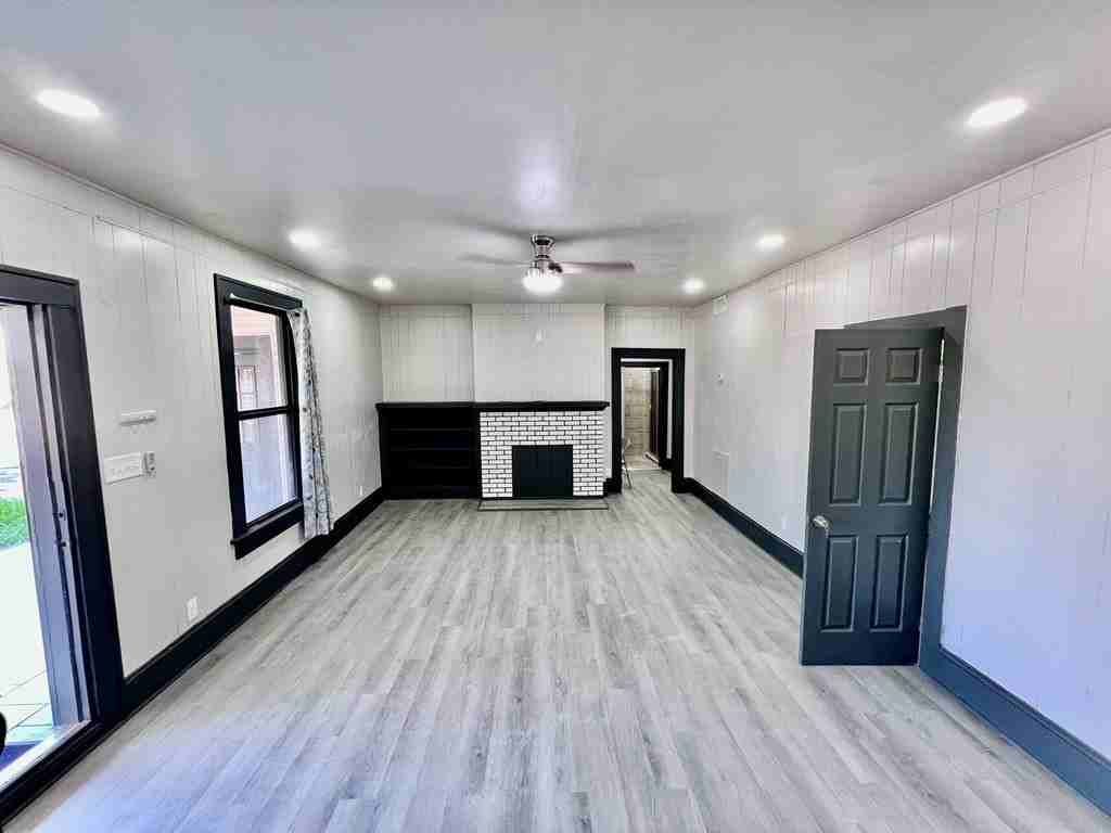 959 Avenue A - Photo 2 of 18