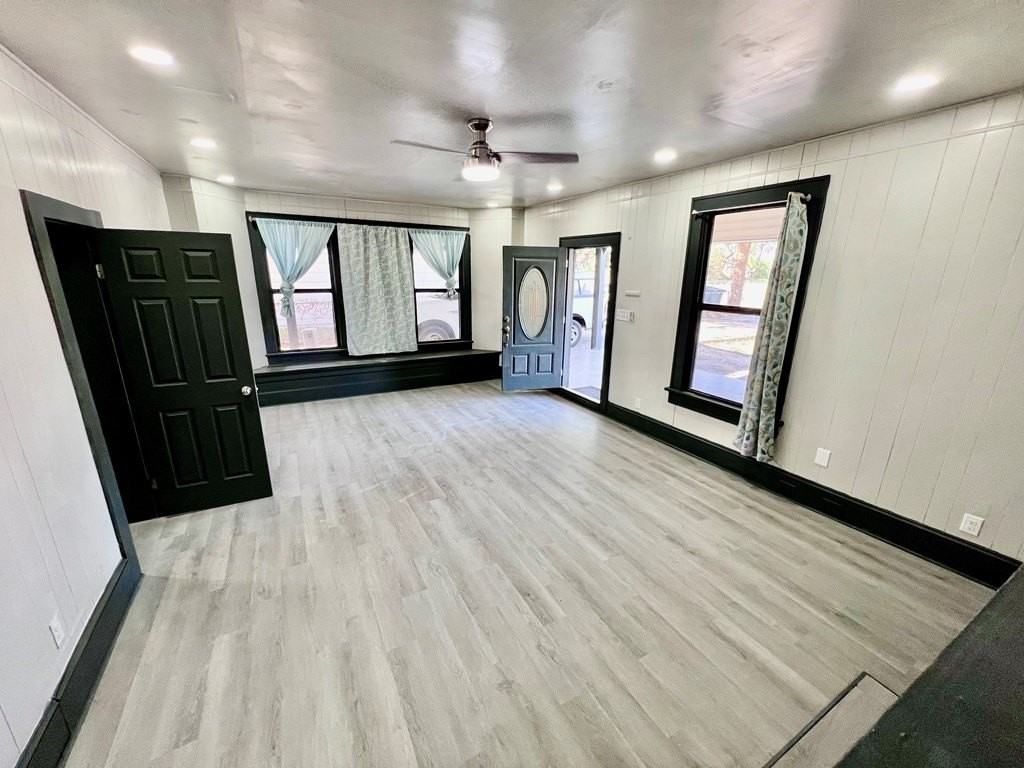 959 Avenue A - Photo 3 of 18