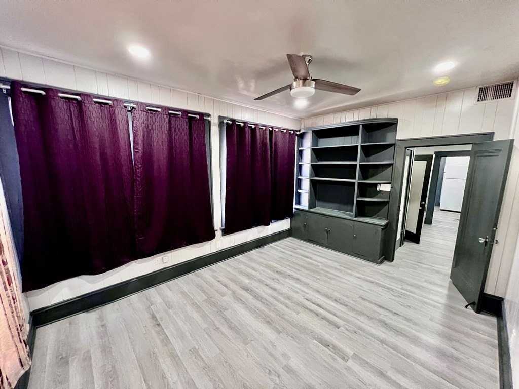 959 Avenue A - Photo 6 of 18