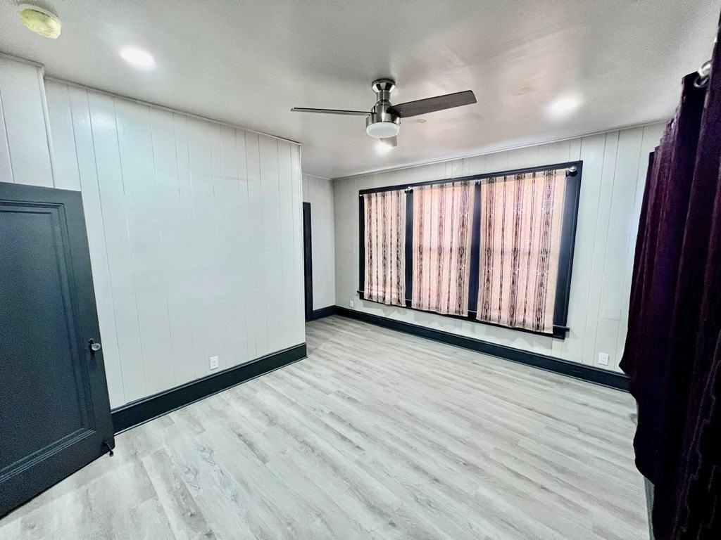 959 Avenue A - Photo 7 of 18