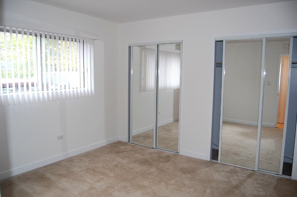 150 E Lake St #04B - Photo 2 of 5
