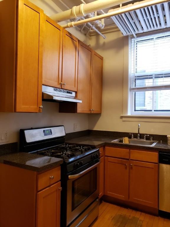 1605 W Thome Ave #2 - Photo 2 of 8