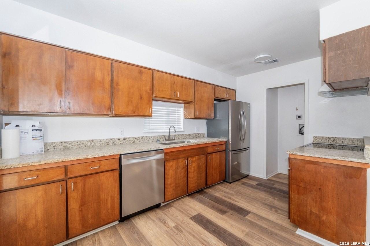 538 W Elsmere Pl - Photo 2 of 10