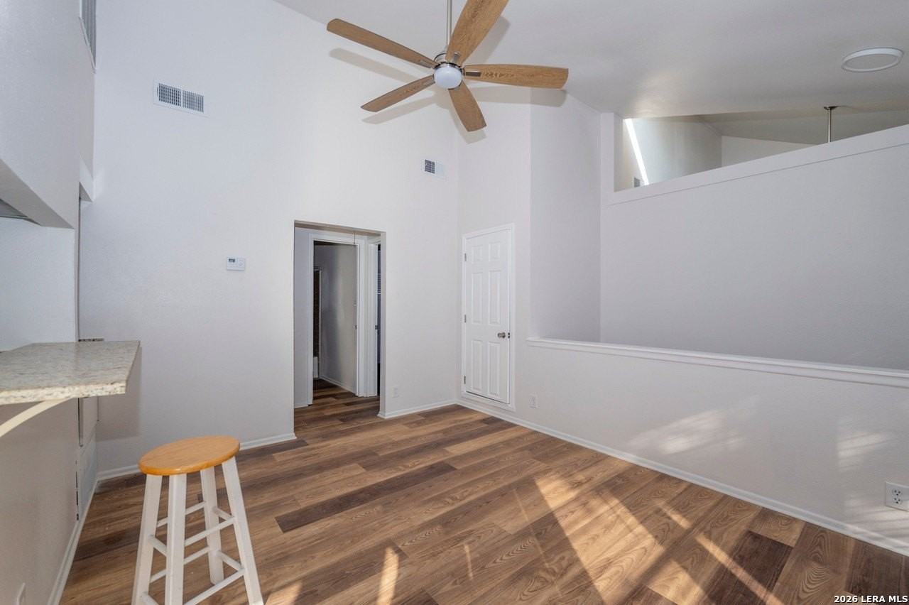 538 W Elsmere Pl - Photo 5 of 10
