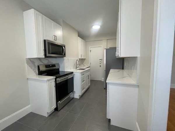 145 Englewood Ave - Photo 5 of 32