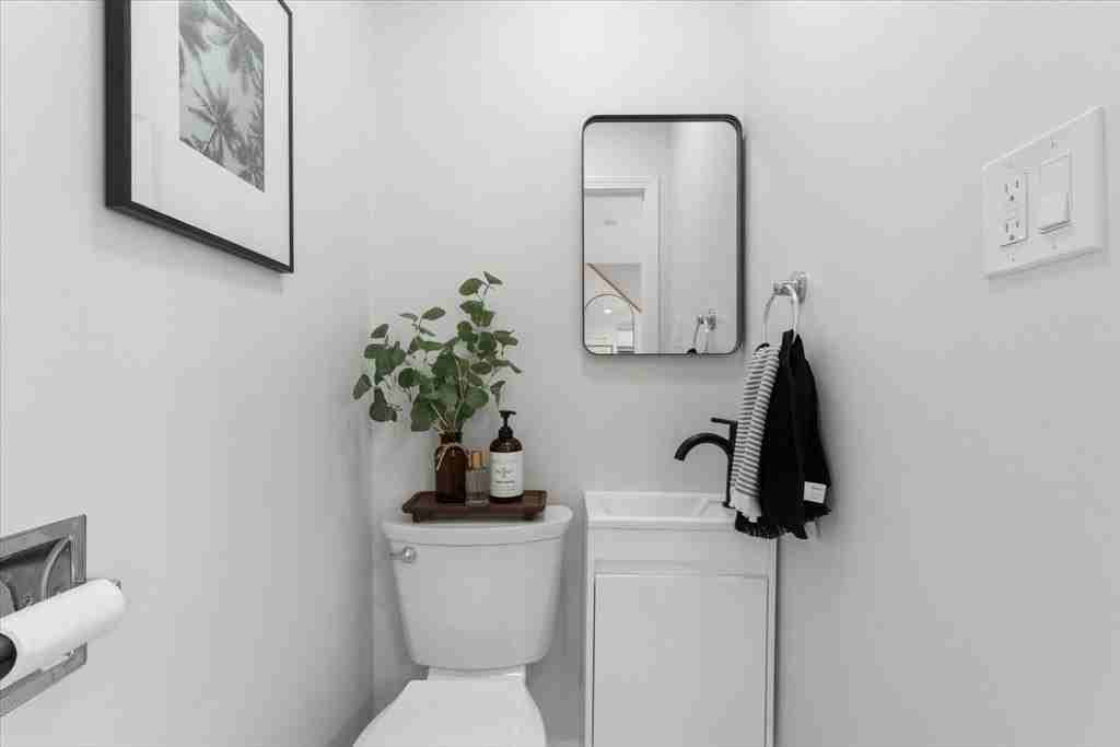 9 Dexter St - Photo 4 of 13