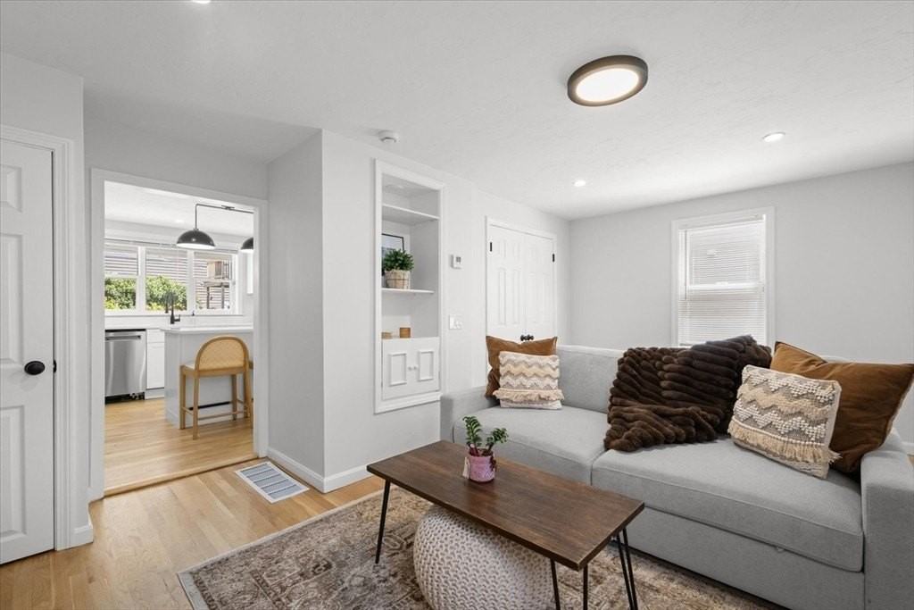 9 Dexter St - Photo 5 of 13