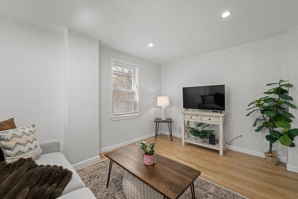 9 Dexter St - Photo 6 of 13