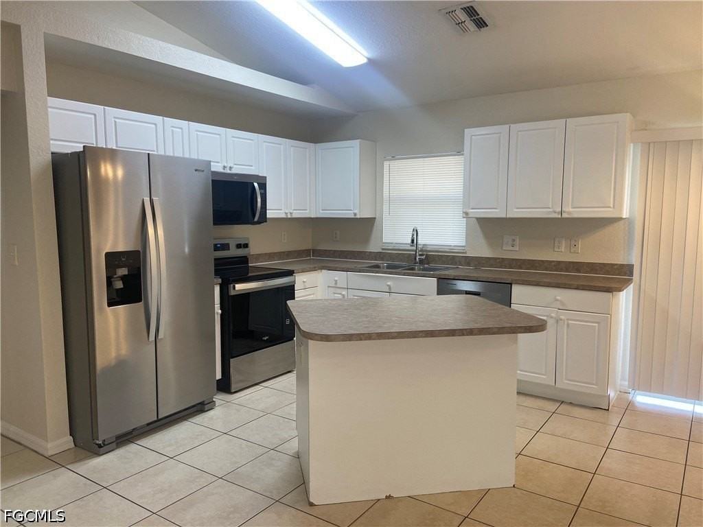 4401 Ne 22nd Pl - Photo 4 of 12