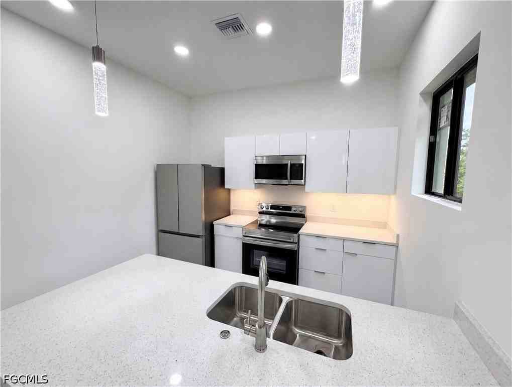 728 Crestline Ave S - Photo 7 of 41