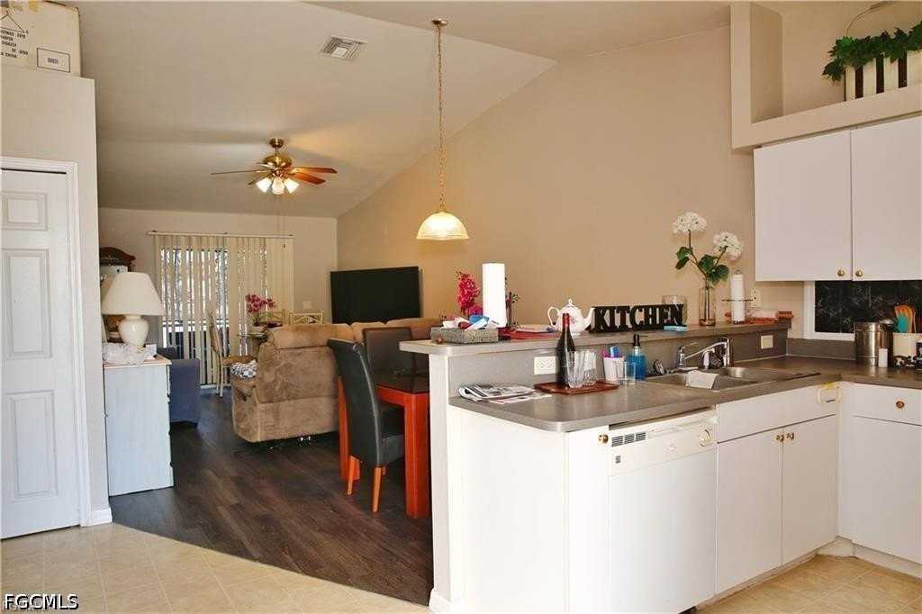 1809 Sw Santa Barbara Pl - Photo 2 of 9
