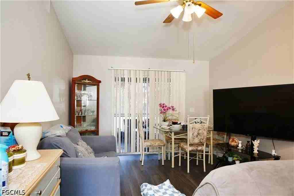 1809 Sw Santa Barbara Pl - Photo 4 of 9