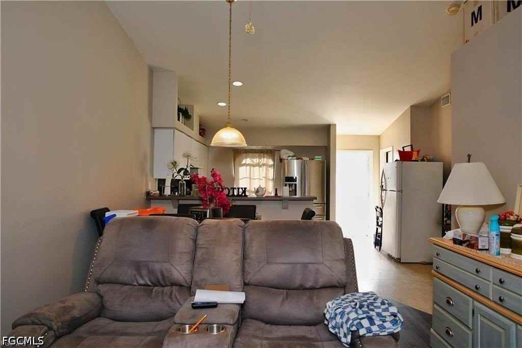 1809 Sw Santa Barbara Pl - Photo 5 of 9