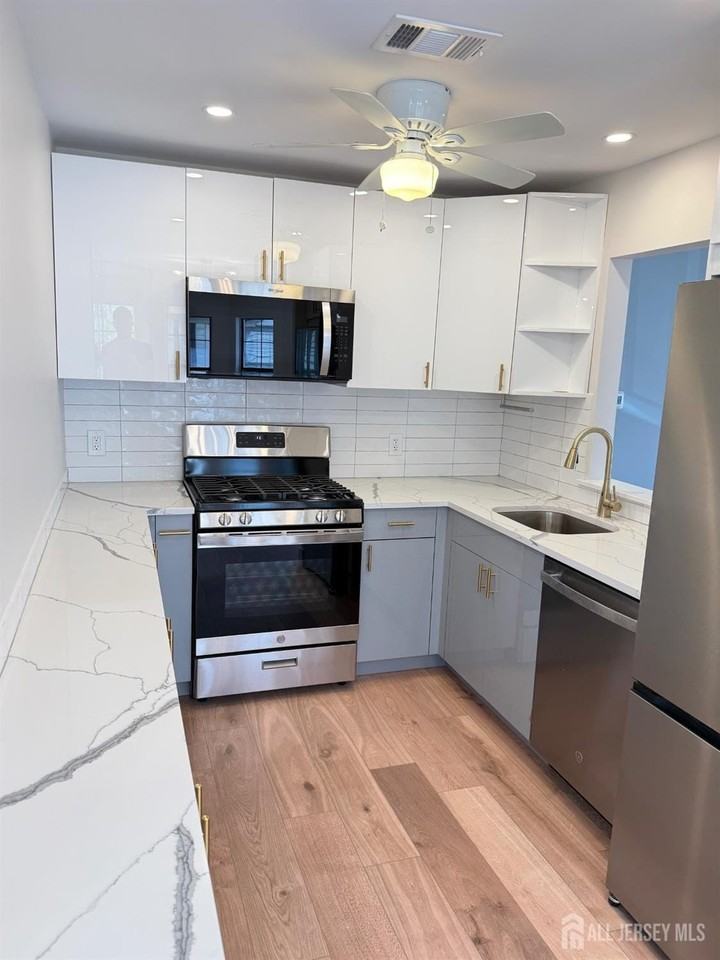 1511 Pebble Pl - Photo 2 of 24