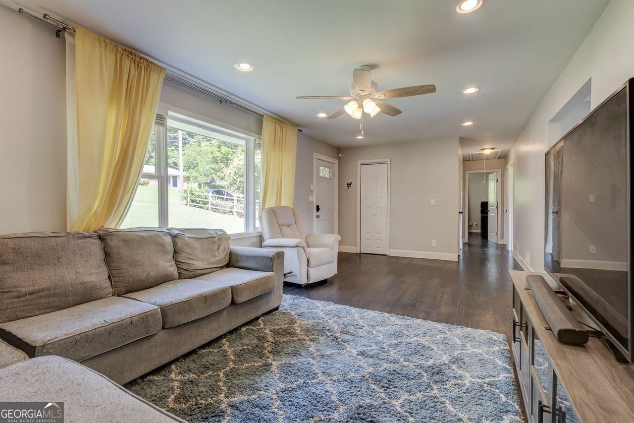 1848 Winthrop Dr Se - Photo 4 of 44