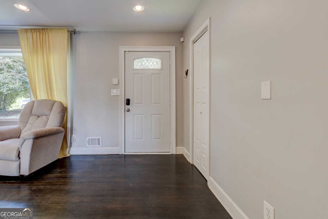 1848 Winthrop Dr Se - Photo 5 of 44
