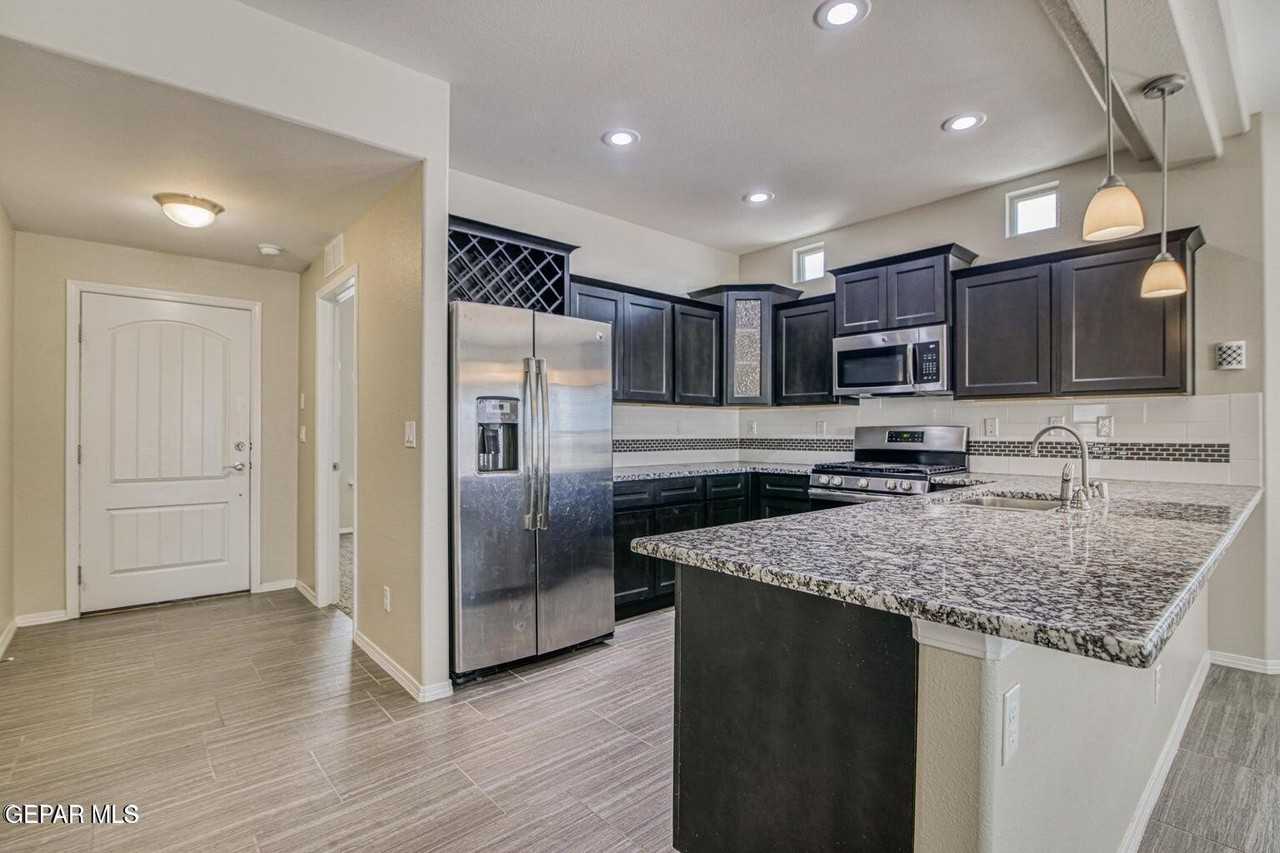 2148 William Caples St - Photo 4 of 17