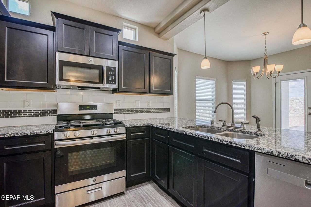 2148 William Caples St - Photo 5 of 17