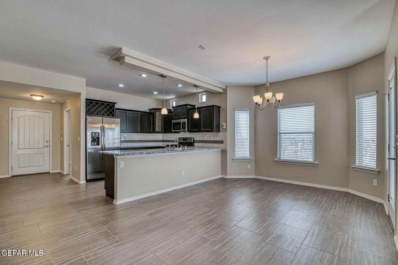 2148 William Caples St - Photo 6 of 17