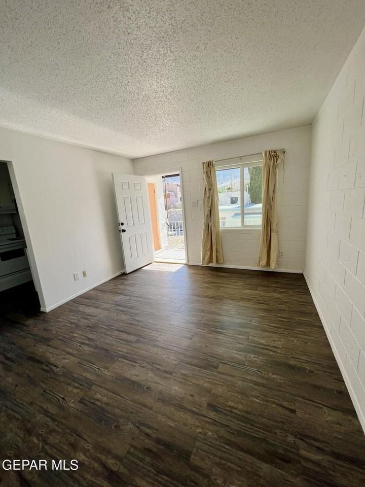 3422 Keltner Ave #5 - Photo 3 of 9