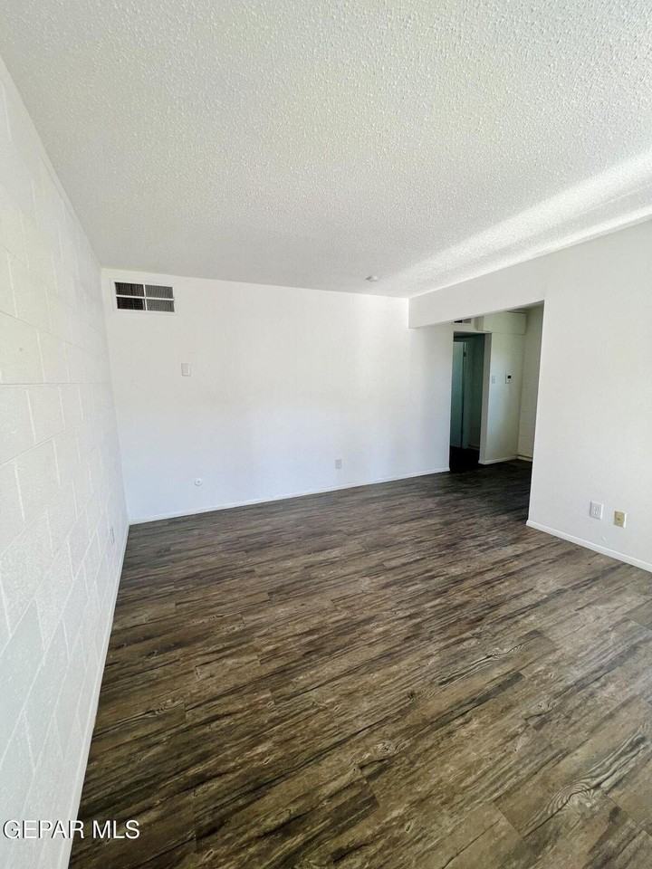 3422 Keltner Ave #5 - Photo 4 of 9