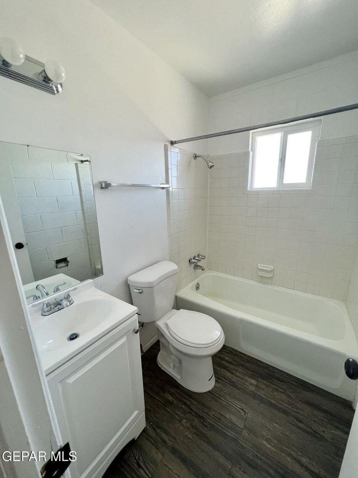 3422 Keltner Ave #5 - Photo 5 of 9