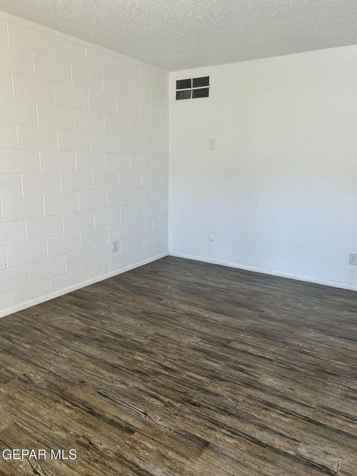 3422 Keltner Ave #5 - Photo 7 of 9