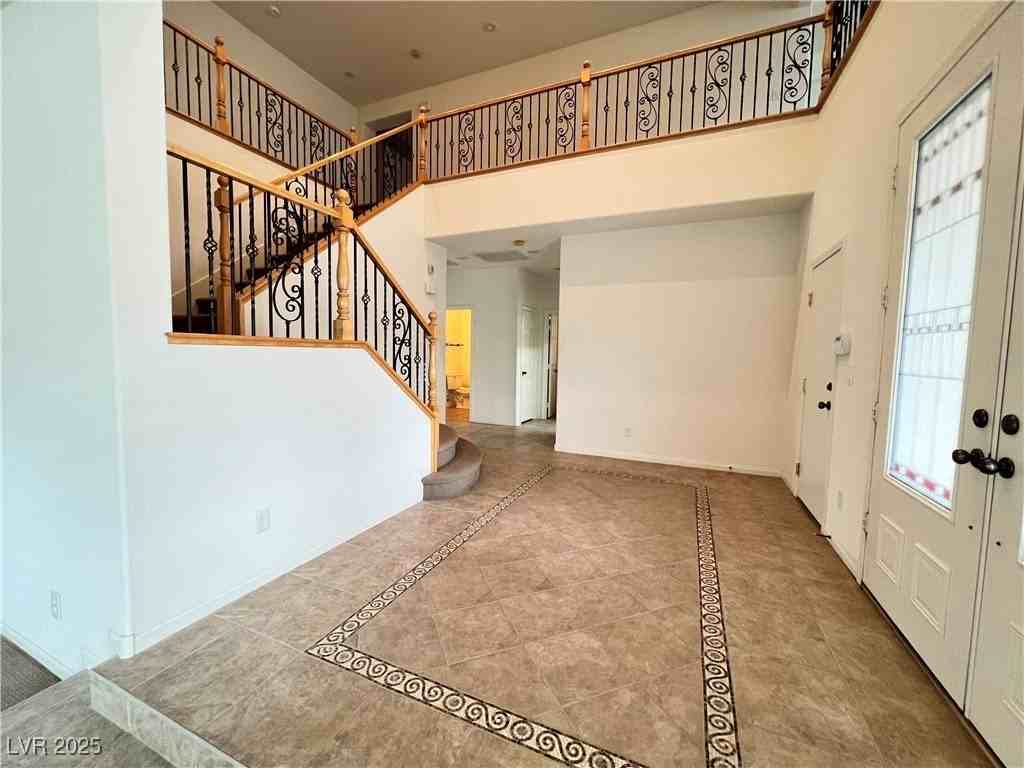 742 Canary Wharf Dr - Photo 5 of 39