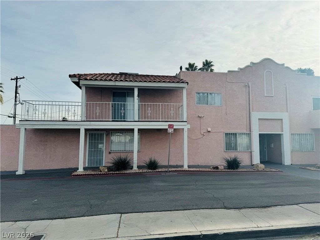 2158 E Desert Inn Rd - Photo 2 of 15