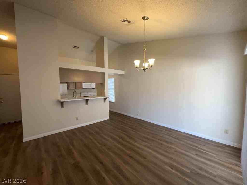 3927 Broken Oak Ln - Photo 5 of 17