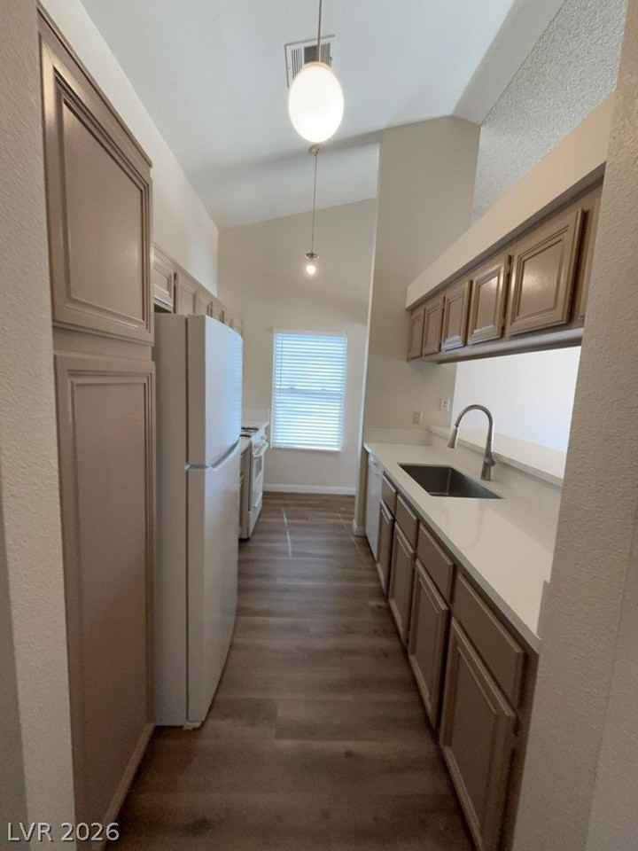 3927 Broken Oak Ln - Photo 6 of 17