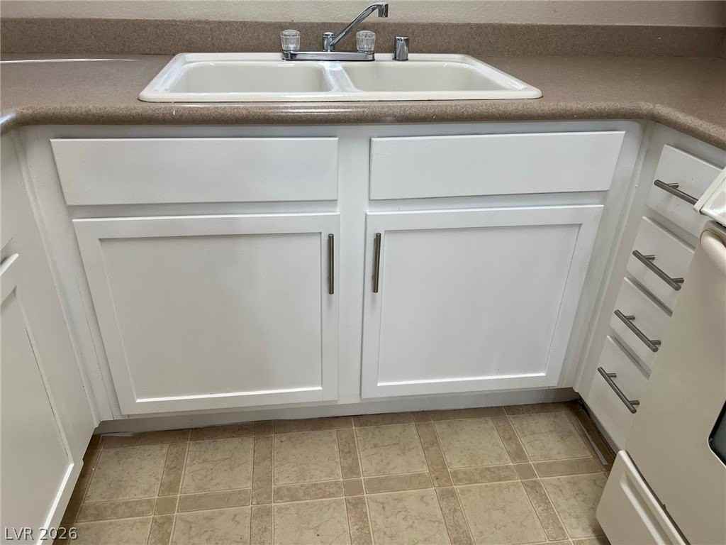 2291 W Horizon Ridge Pkwy #4222 - Photo 6 of 30
