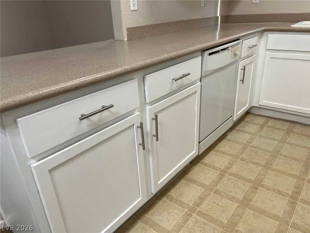 2291 W Horizon Ridge Pkwy #4222 - Photo 7 of 30