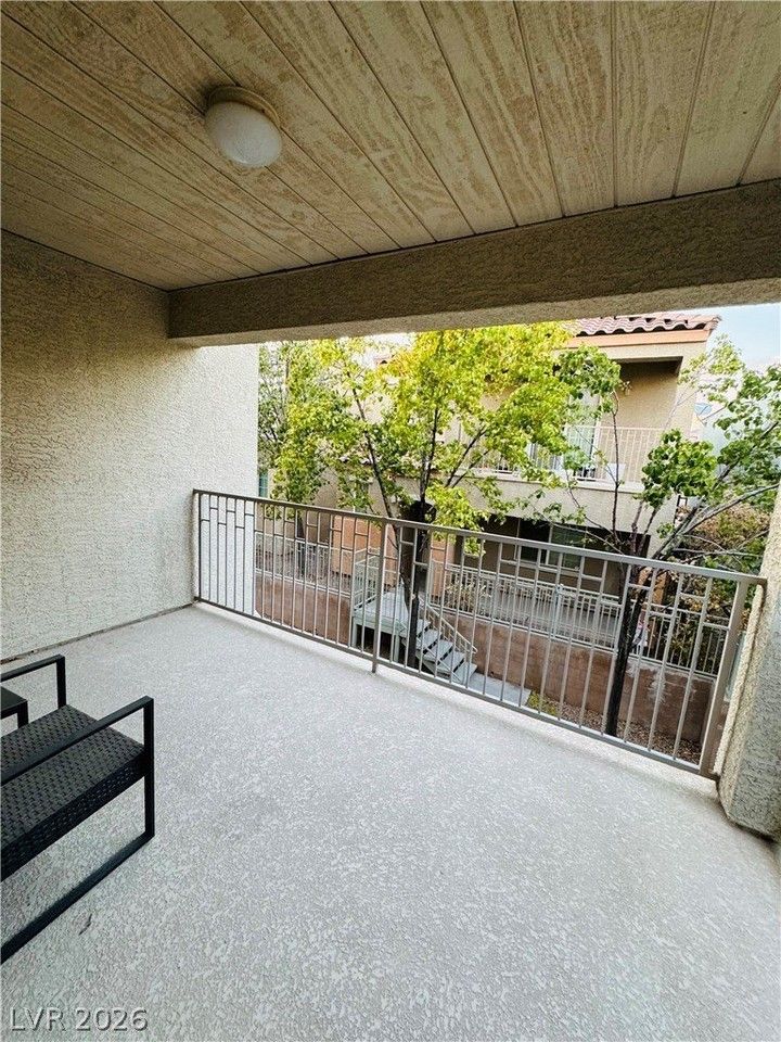9160 Dimpled Ct - Photo 5 of 26