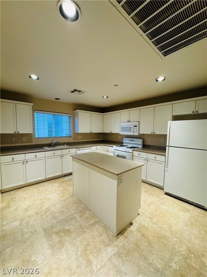 9160 Dimpled Ct - Photo 7 of 26